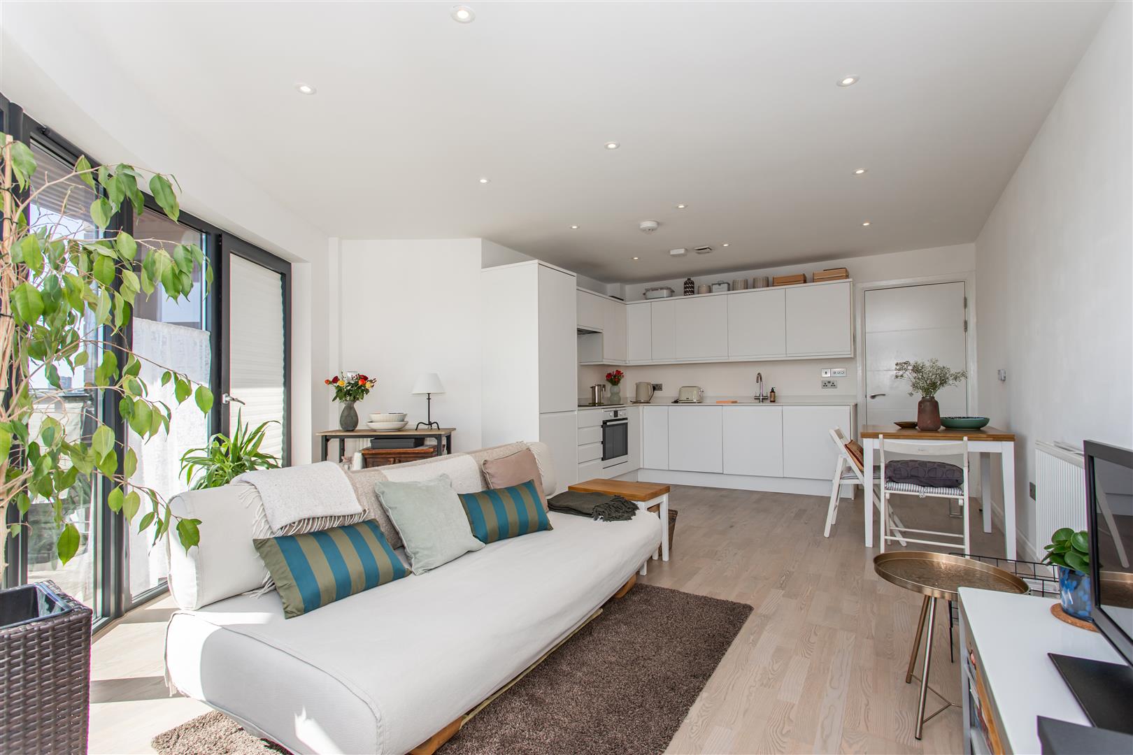2 bed property in St. Pauls Way, Mile End